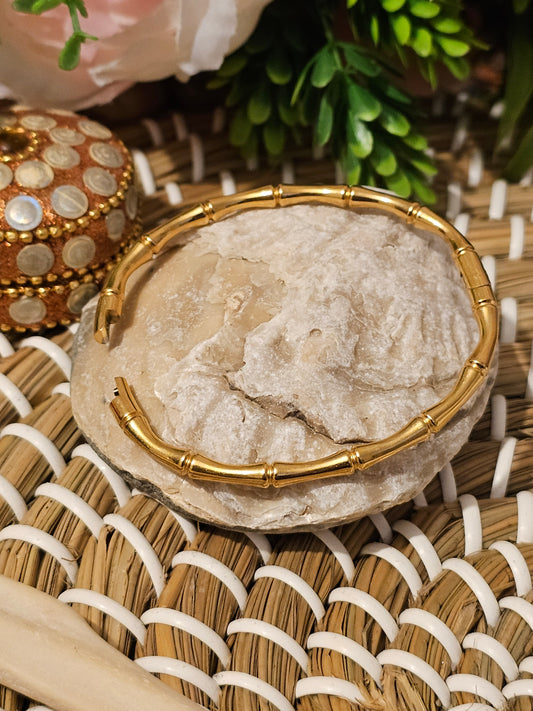 Bamboo Style Oval Clasp Bracelet